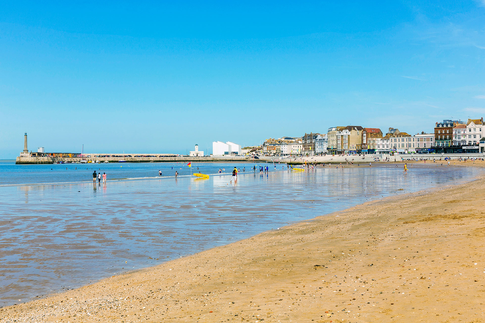 Panoramic view of Margate Main Sands, featuring the Turner Contemporary and the Harbour Arm.