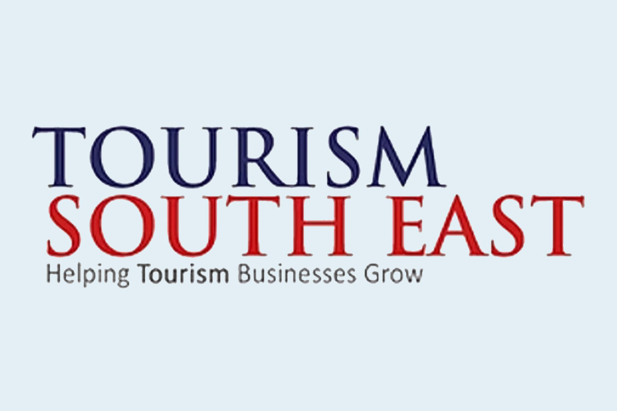 Text in blue, red and black 'Tourism South East, Helping Tourism Businesses Grow'