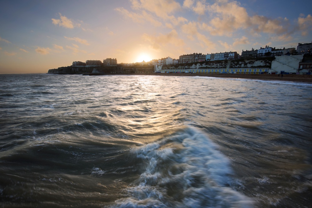 Wintery-Viking-Bay-Broadstairs-tide-in.-Credit-@VisitThanet