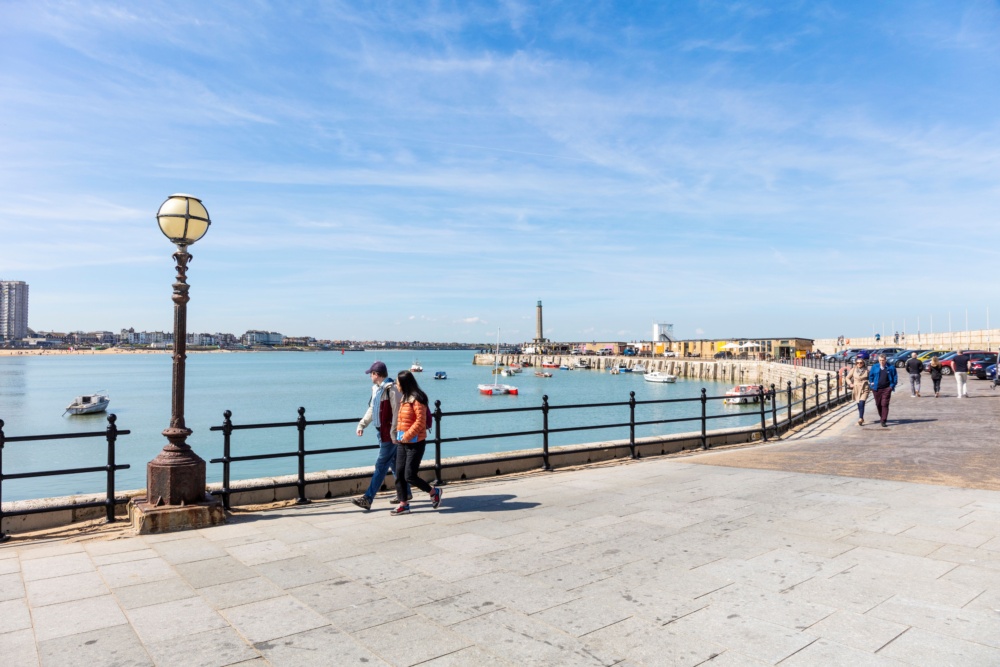 Margate-Harbour-Arm-walking.-Credit-@VisitThanet