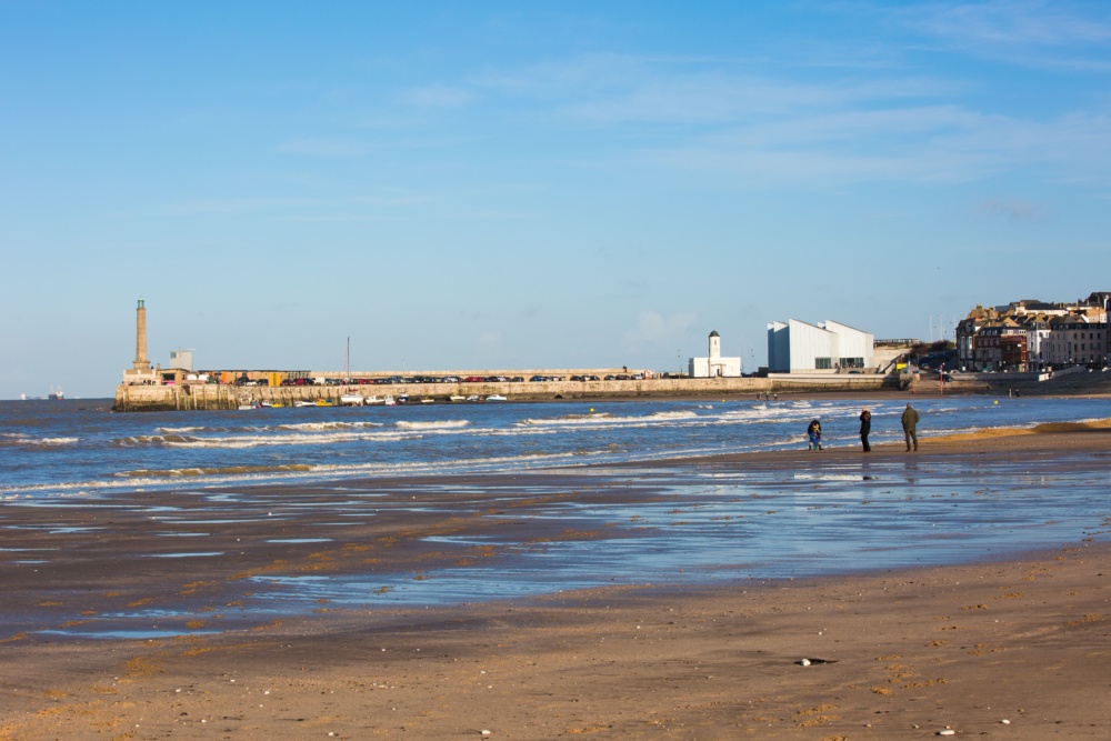 Wintery-walk-on-Margate-Main-Sands.-Credit-@VisitThanet