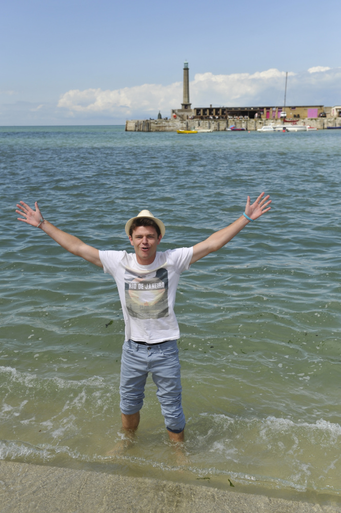 (c)PhilHoughton/07428170222