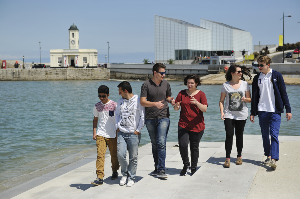 (c)PhilHoughton/07428170222