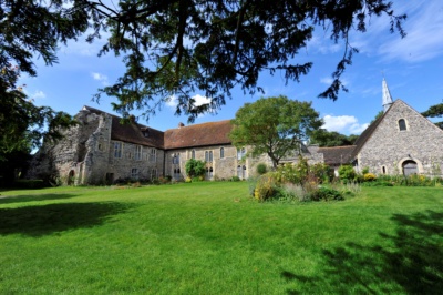 Minster-Abbey-gardens.-Credit-@VisitThanet