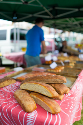 Bread-stall-at-Cliftonville-Farmers-Market.-Credit-@VisitThanet