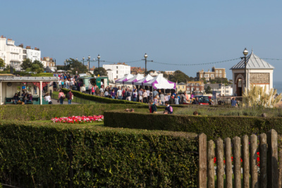 Broadstairs-Food-Festival-stalls-on-promenade.-Credit-@VisitThanet