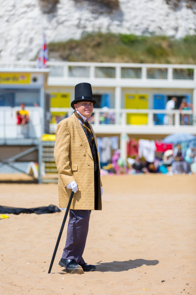 Dickensian-gentleman-on-Viking-Bay-Broadstairs.-Credit-@VisitThanet