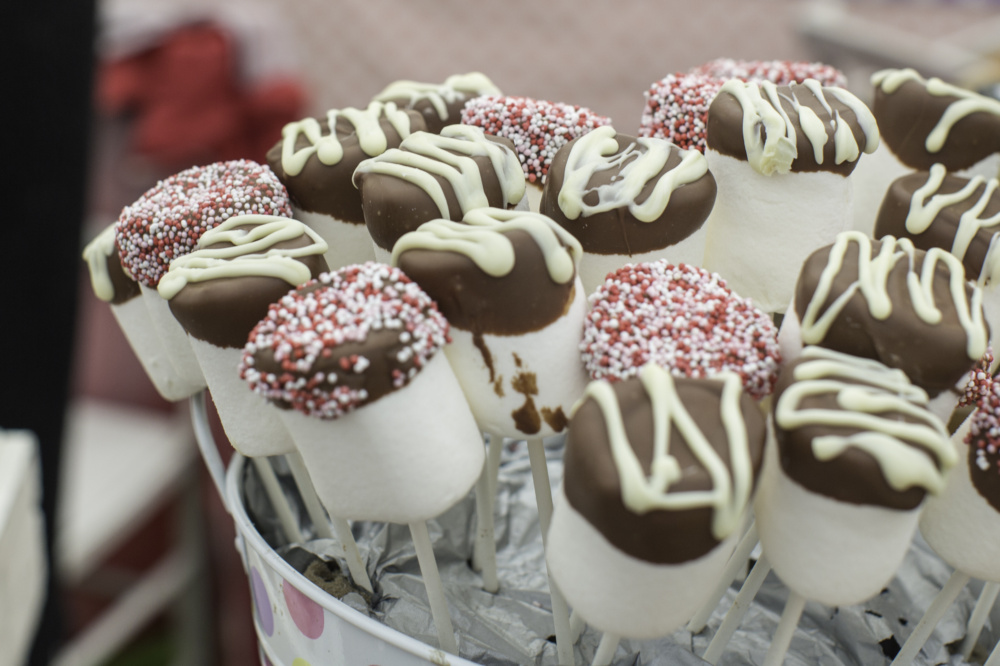 Marshmallows-covered-in-chocolate-at-Broadstairs-Food-Festival.-Credit-@VisitThanet