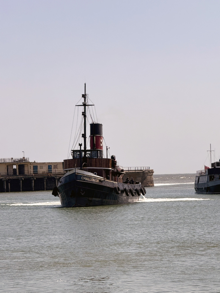 Tug-Challenger-entering-Ramsgate-Royal-Harbour.-Credit-@VisitThanet