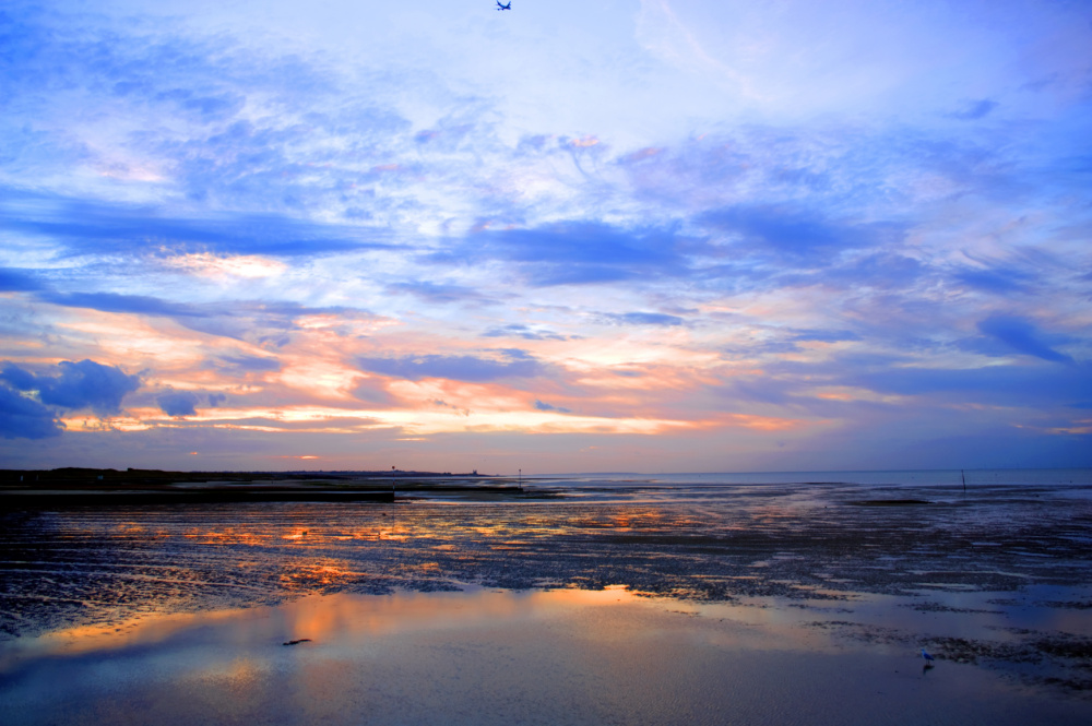Minnis Bay Birchington at sunset. Credit @VisitThanet