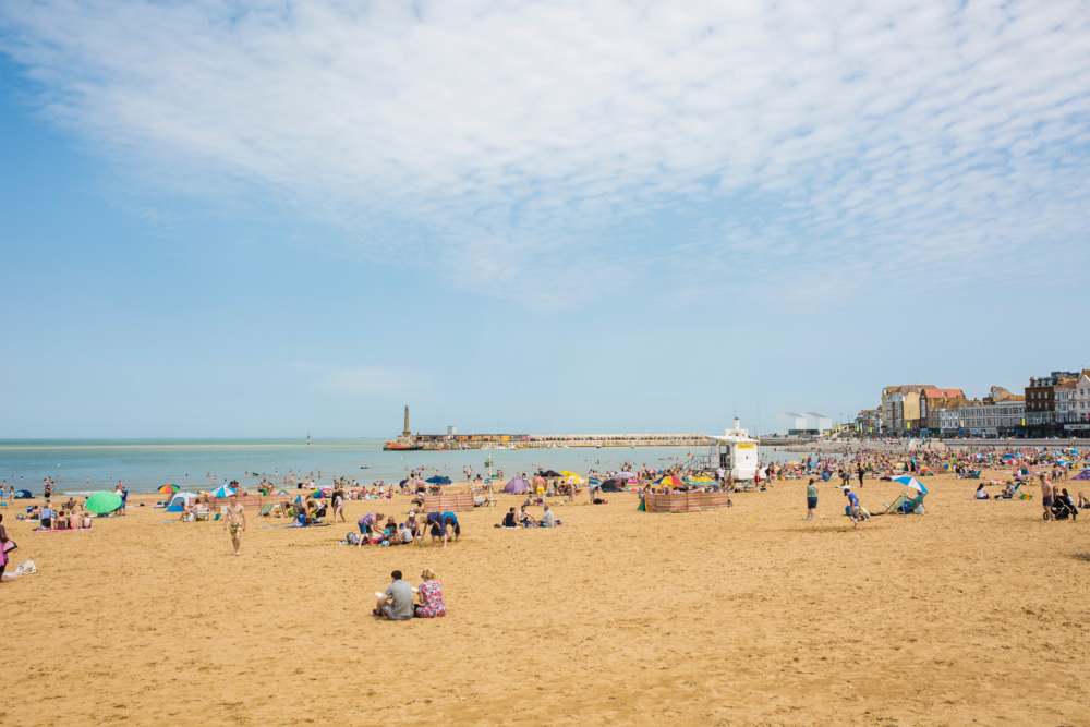 Margate Main Sands looking towards harbour. Credit @VisitThanet