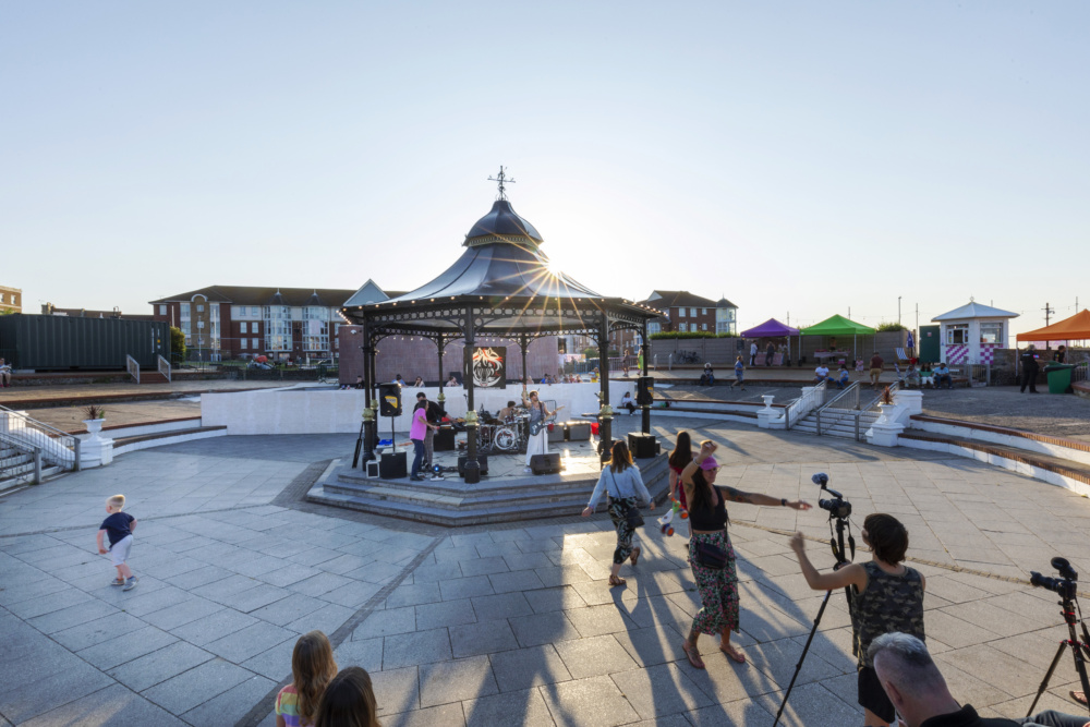 Oval-Bandstand-and-Lawns-Cliftonville-band-and-dancing.-Credit-@VisitThanet