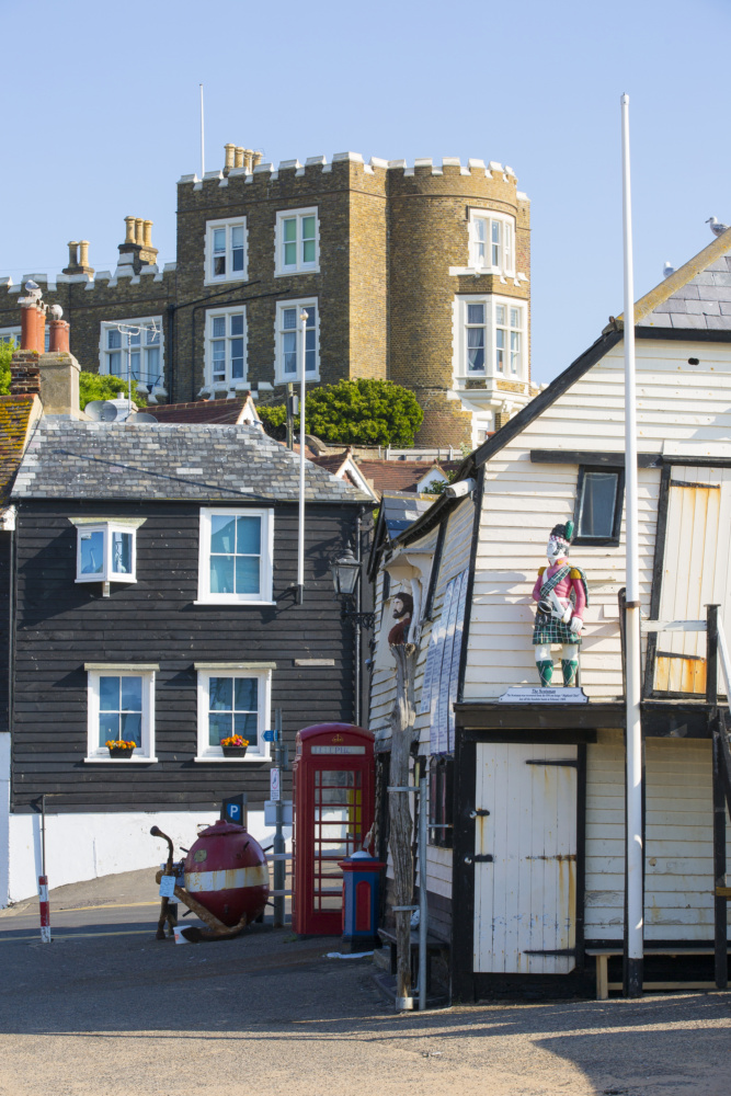 Bleak-House-and-start-of-Broadstairs-pier-P.-Credit-@VisitThanet