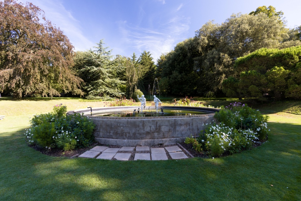 Pond-area-of-Quex-House-and-Gardens-Home-to-the-Powell-Cotton-Museum.-Credit-@VisitThanet