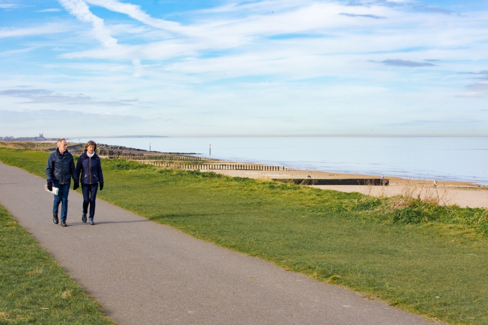Walking-at-Minnis-Bay-Birchington.-Credit-@VisitThanet