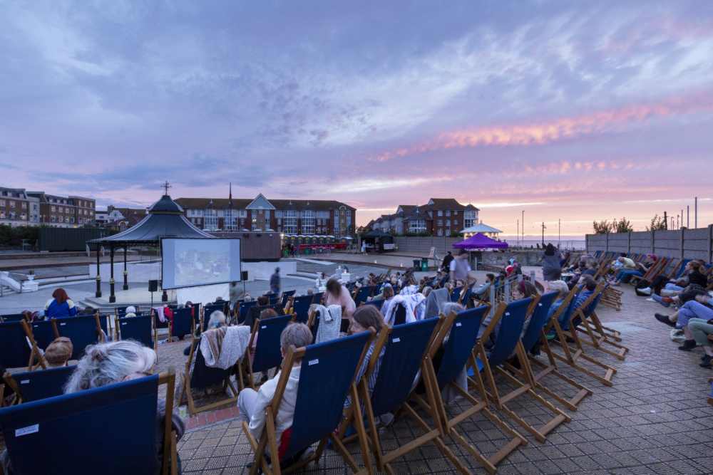 Oval-Bandstand-and-Lawns-Cliftonville-open-air-cinema.-Credit-@VisitThanet