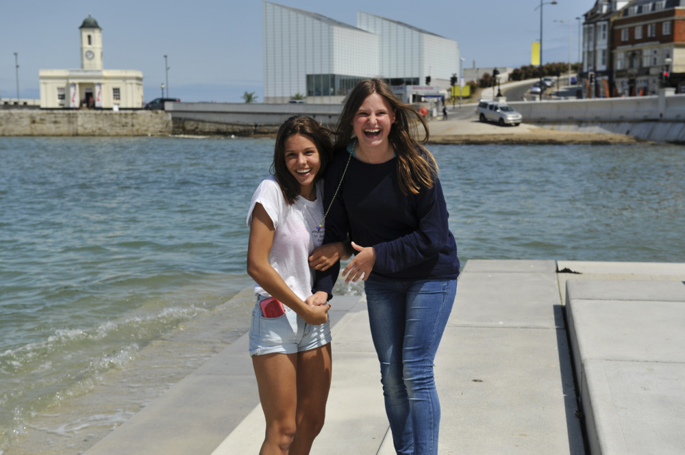 (c)PhilHoughton/07428170222